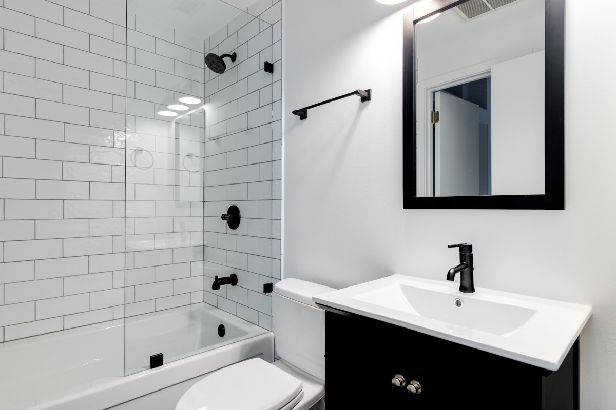 17 Small Bathroom Tile Ideas for 2024